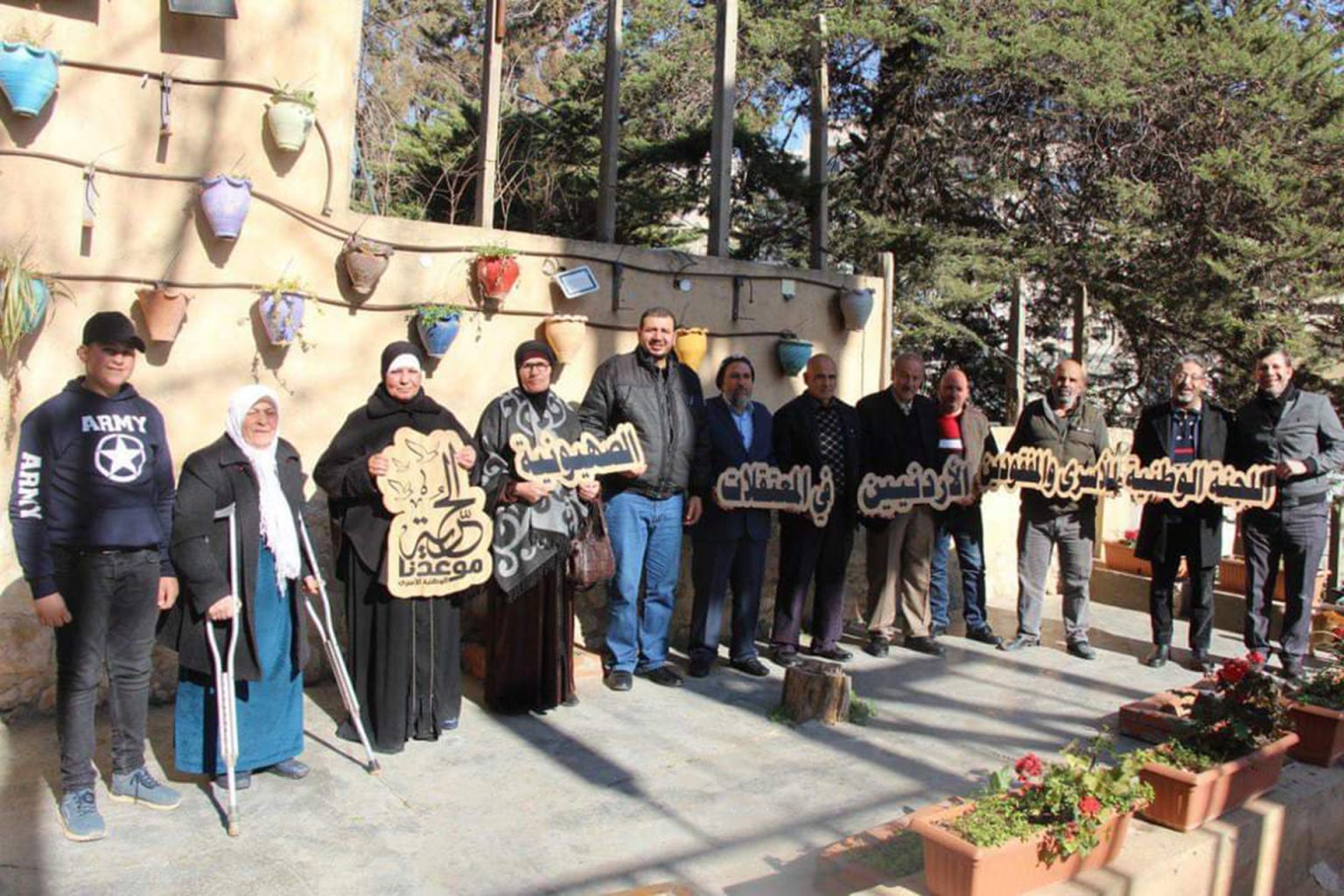 18 أسيرا بسجون الاحتلال.. أهالي الأسرى الأردنيين يناشدون حماس إدراج أبنائهم