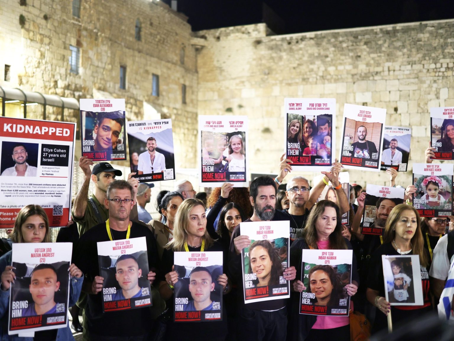 واشنطن بوست: مدير سي آي إيه يدفع بصفقة رهائن كبيرة بين حماس وإسرائيل