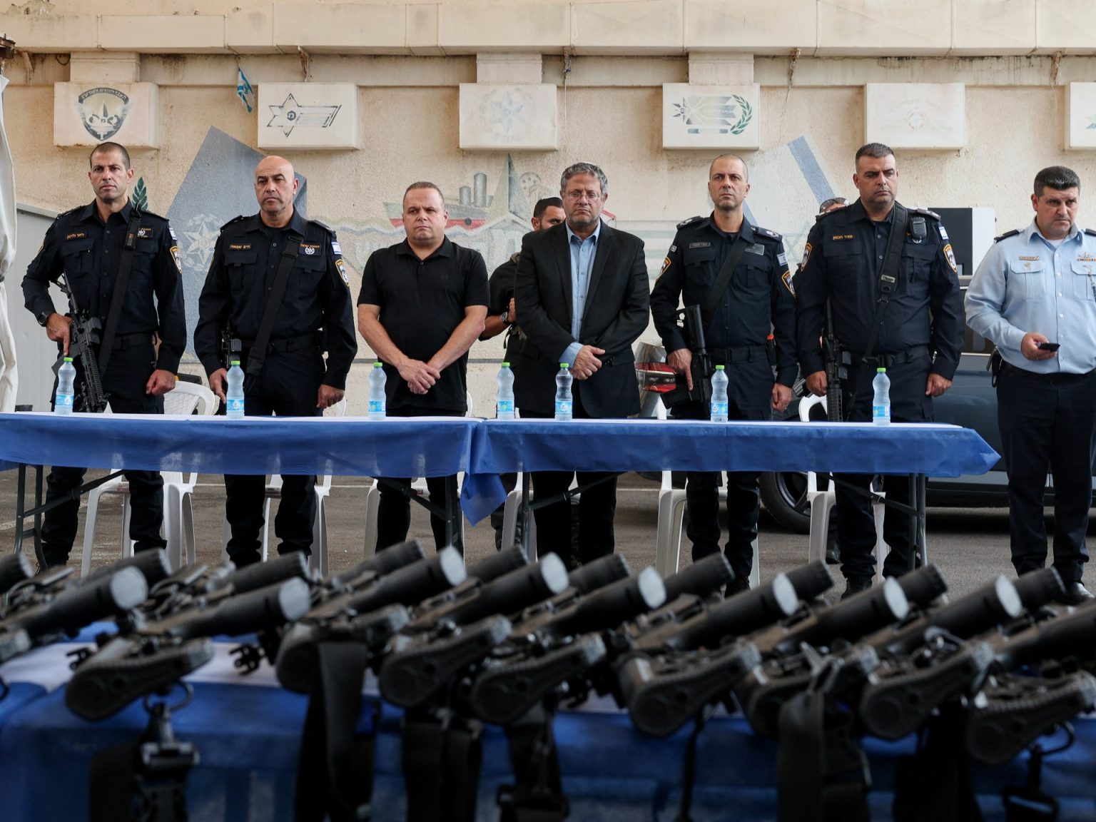 هآرتس: نصف مليون طلب جديد لحيازة السلاح في إسرائيل