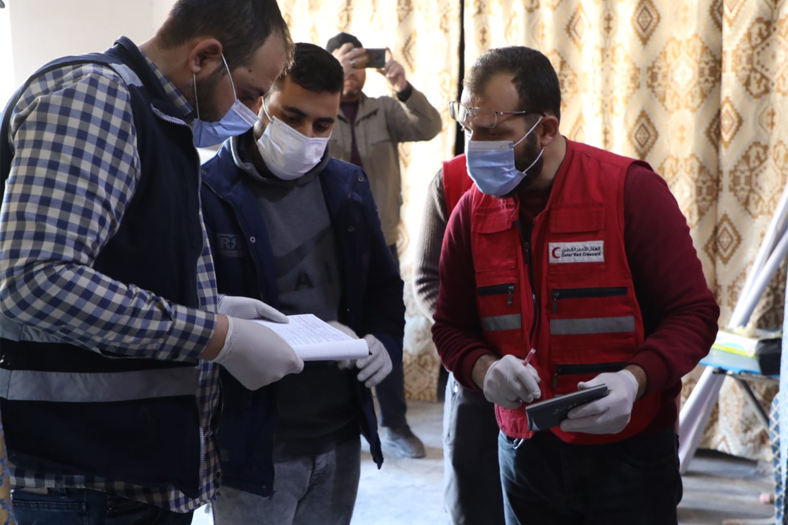 الهلال الأحمر القطري يوفر أدوية مرضى السرطان بشمال سوريا