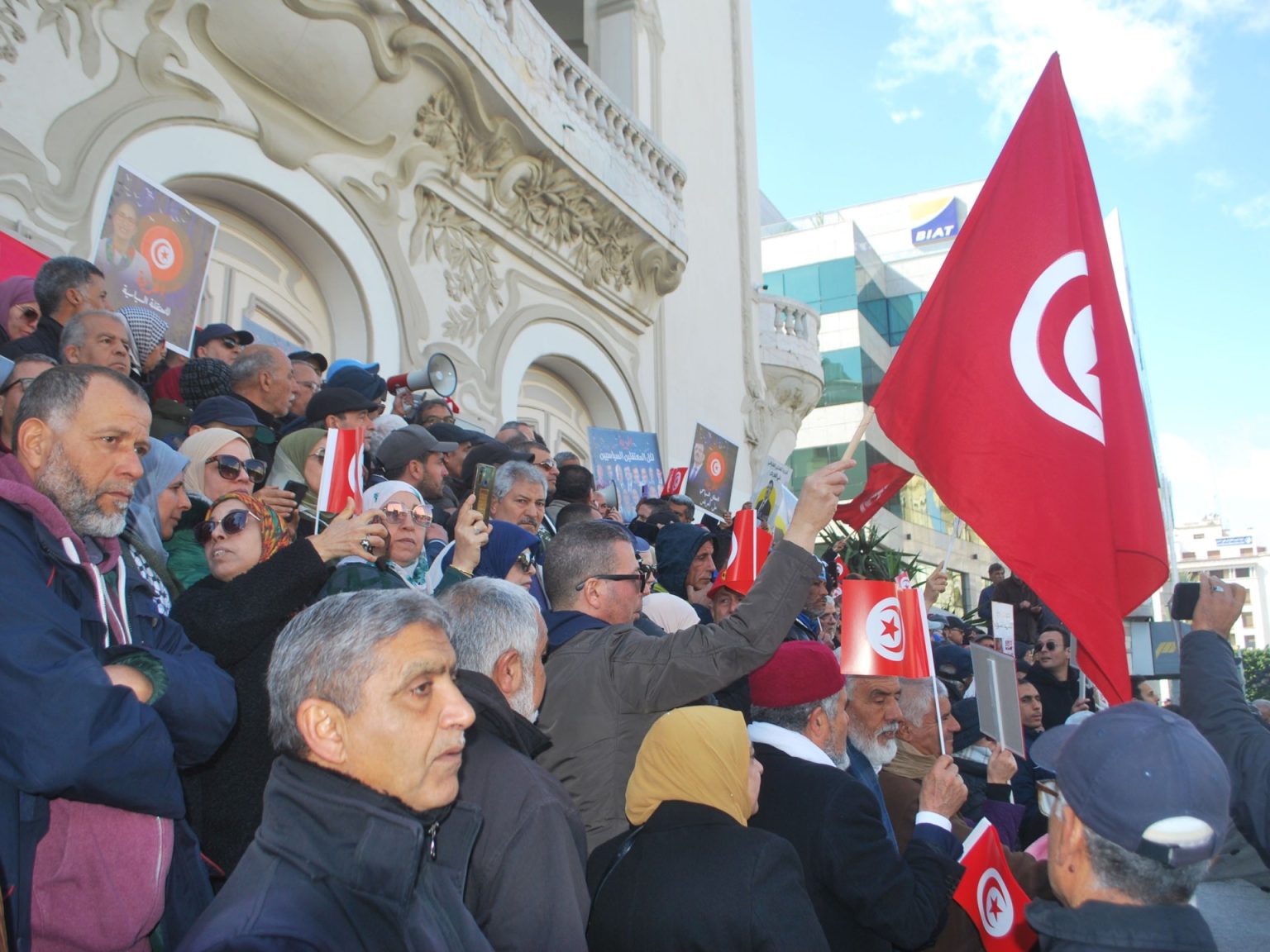 تونس 2023.. اعتقالات واضطراب أمني واقتصادي والهجرة تتصدر