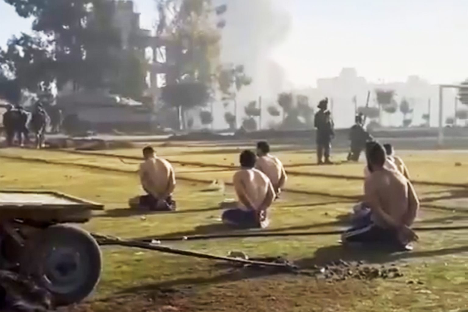 إسرائيل تجرد فلسطينيين بينهم أطفال من ملابسهم في ملعب بغزة