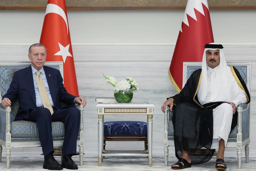 أمير قطر وأردوغان يبحثان التطورات بغزة ويوقعان 12 اتفاقية تعاون