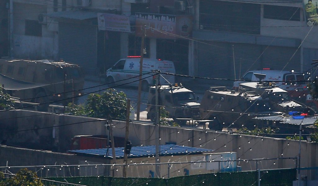 الاحتلال يقتحم مدنا بالضفة ويصيب فلسطينيين بالرصاص