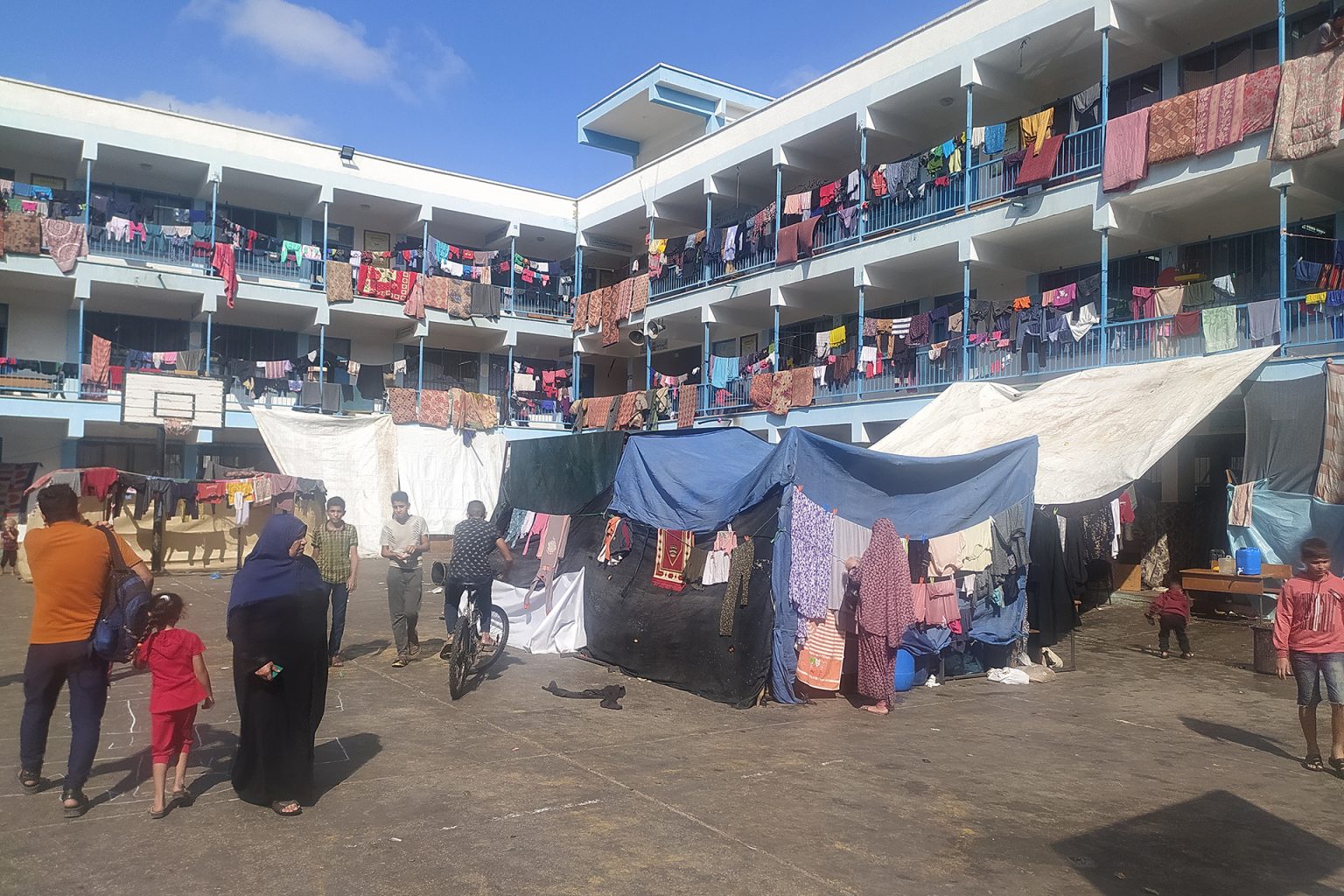 انتهت الهدنة.. هكذا عاد أهل غزة للتعايش مع القصف والنزوح