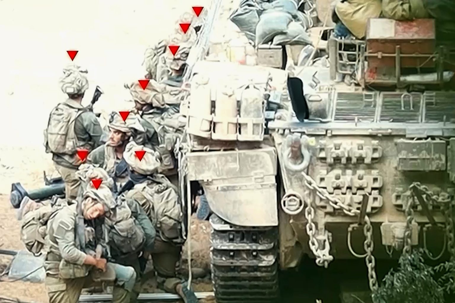 التعلم والفخاخ والقناصة.. حماس تطور أساليب قتالها في حرب غزة