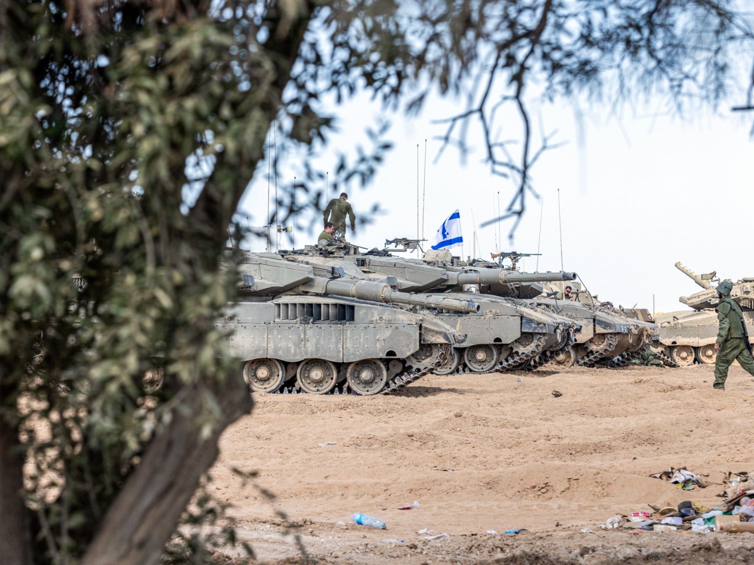 تحقيق لنيويورك تايمز يؤكد مقتل مستوطنين بقذيفة دبابة لجيش الاحتلال