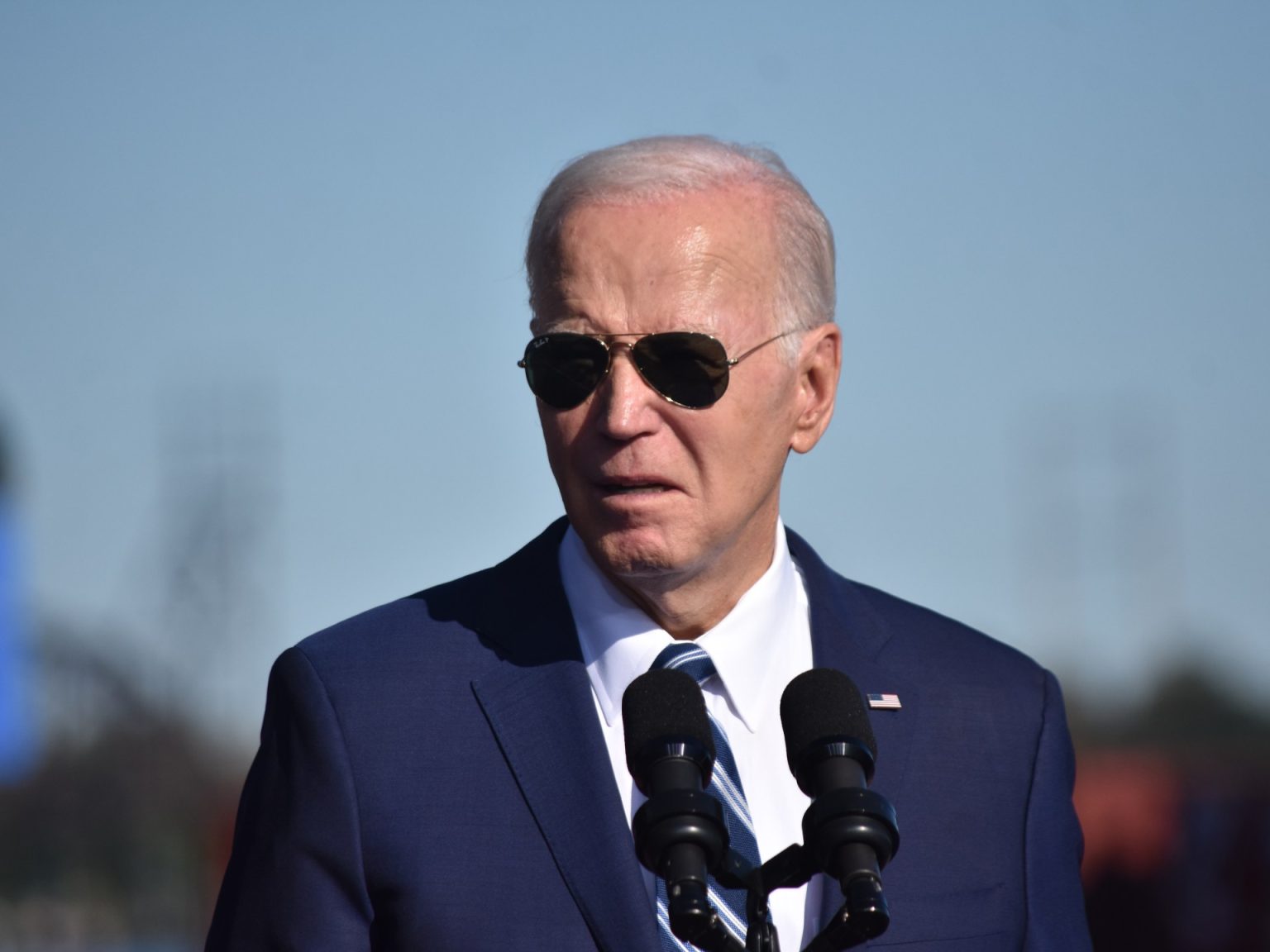 بين إنكار يحفظ ماء الوجه واستمرار بدعم إسرائيل.. موقع أميركي: بايدن يلاحق الوهم