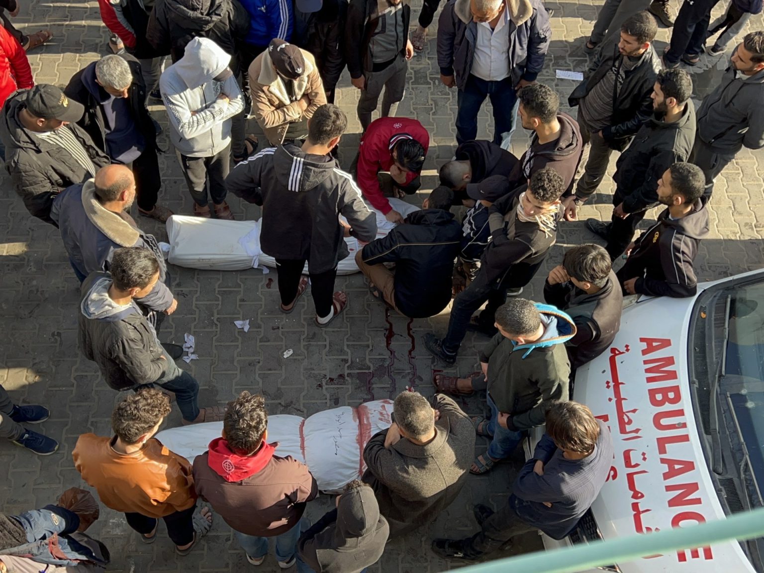 الاحتلال يقر بمقتل 3 جنود ويواصل مجازره بغزة