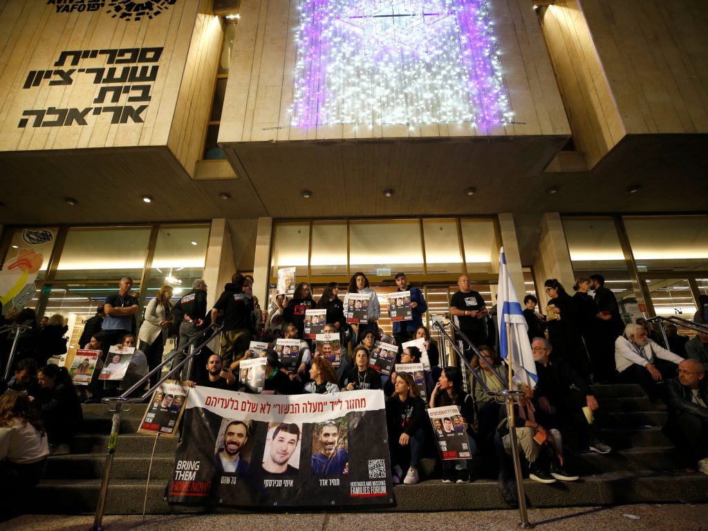 توقعات إسرائيلية بـ”دفع ثمن باهظ” لإتمام صفقة جديدة لتبادل الأسرى