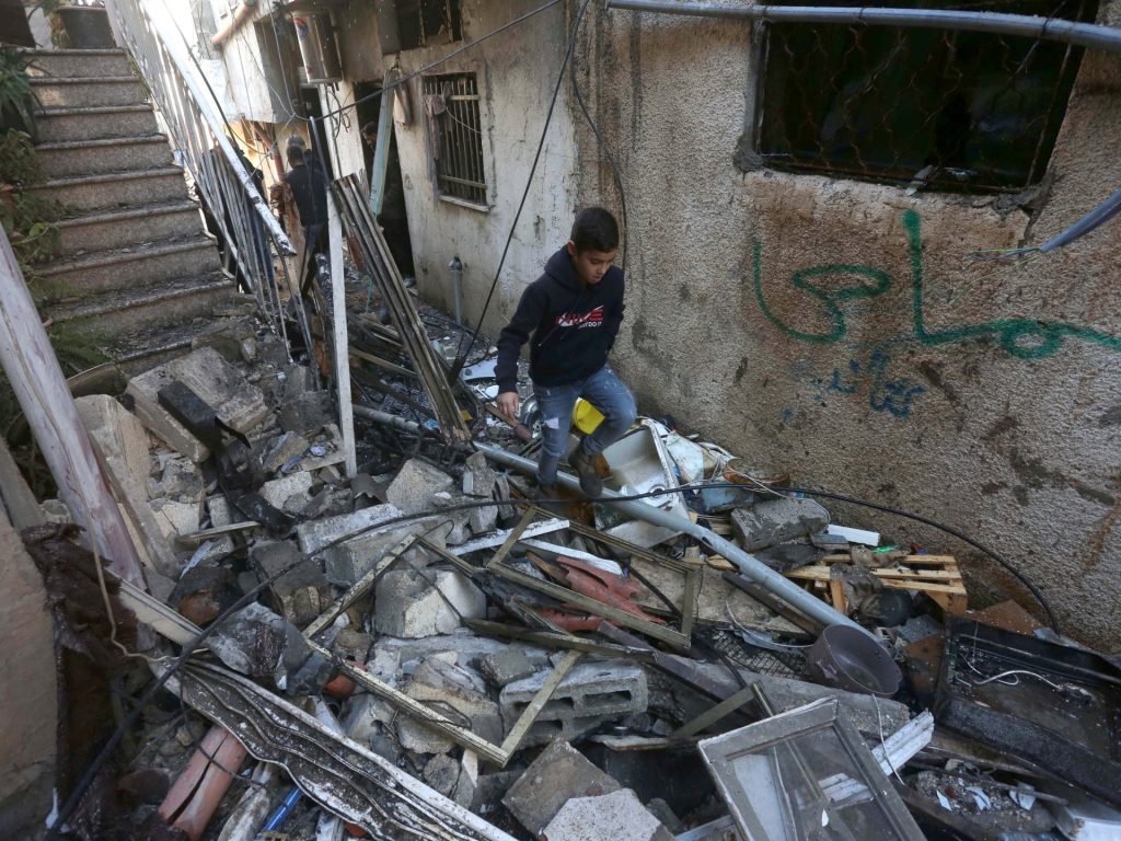 إطلاق الرصاص وطعن المصابين وركلهم.. الاحتلال يواصل اعتداءاته بالضفة