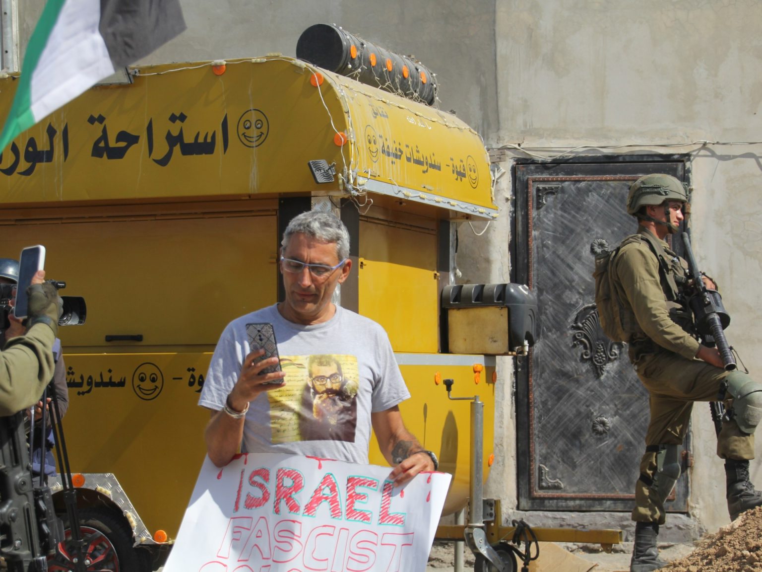 الكاميرا.. سلاح فلسطيني لتوثيق وفضح جرائم الاحتلال