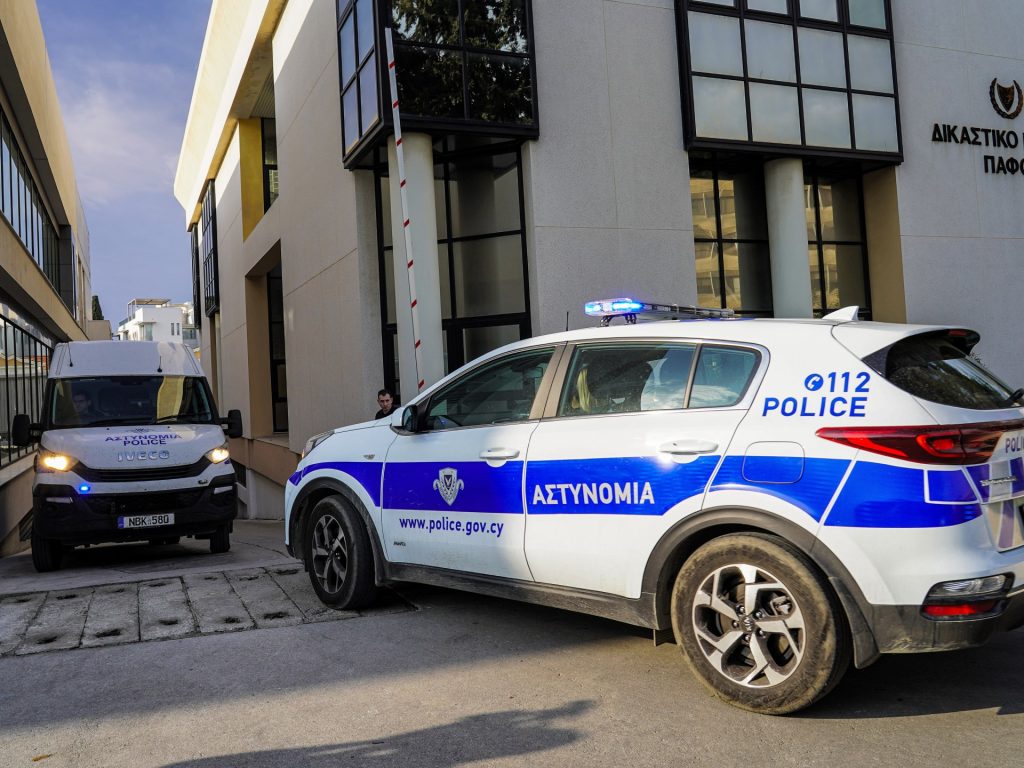 صحيفة قبرصية تتحدث عن اعتقال إيرانييْن يخططان لهجوم على إسرائيليين