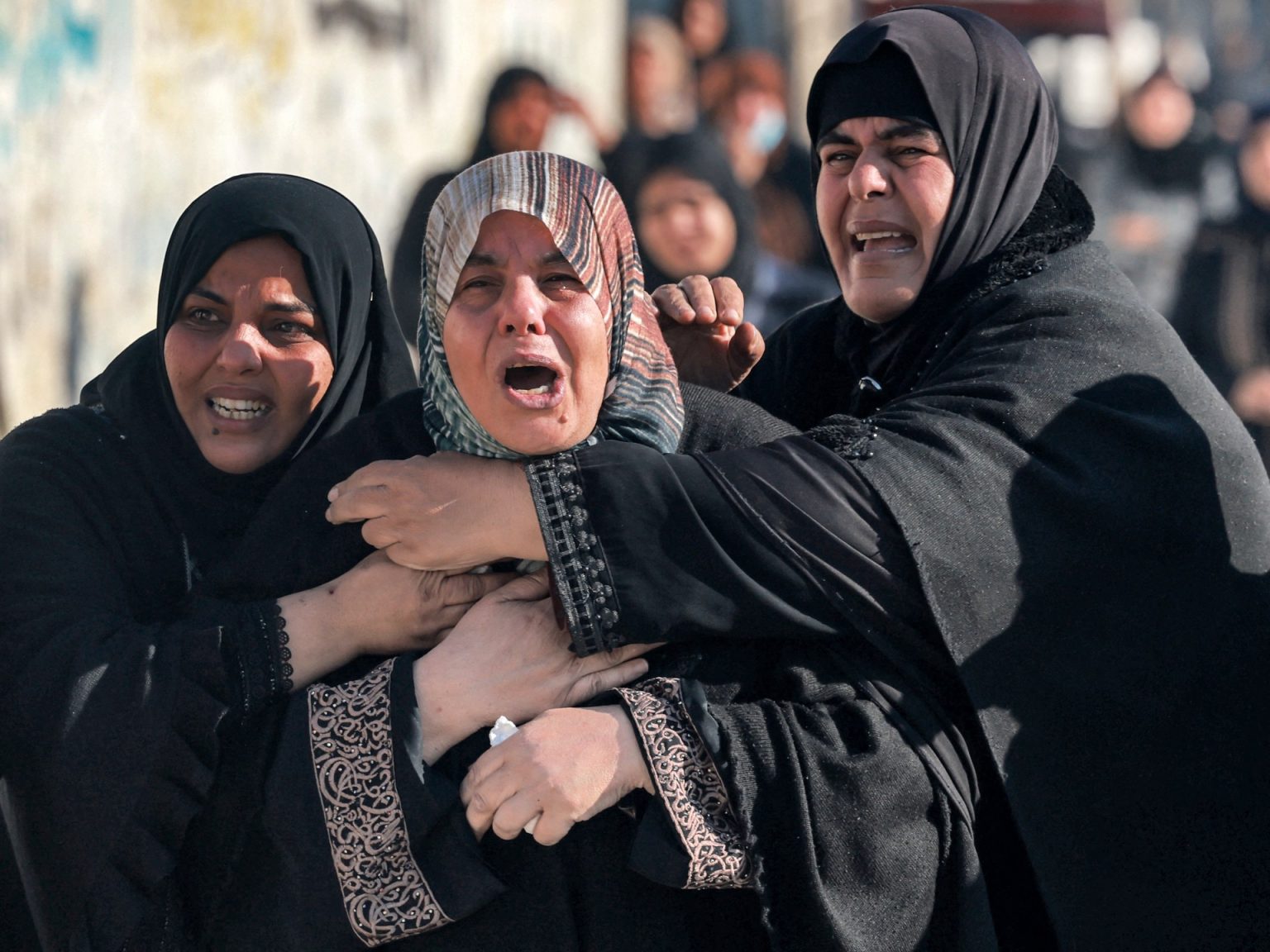 باحثة بجامعة كامبريدج: يجب أن نرفض هذه الرقابة على الحزن في غزة