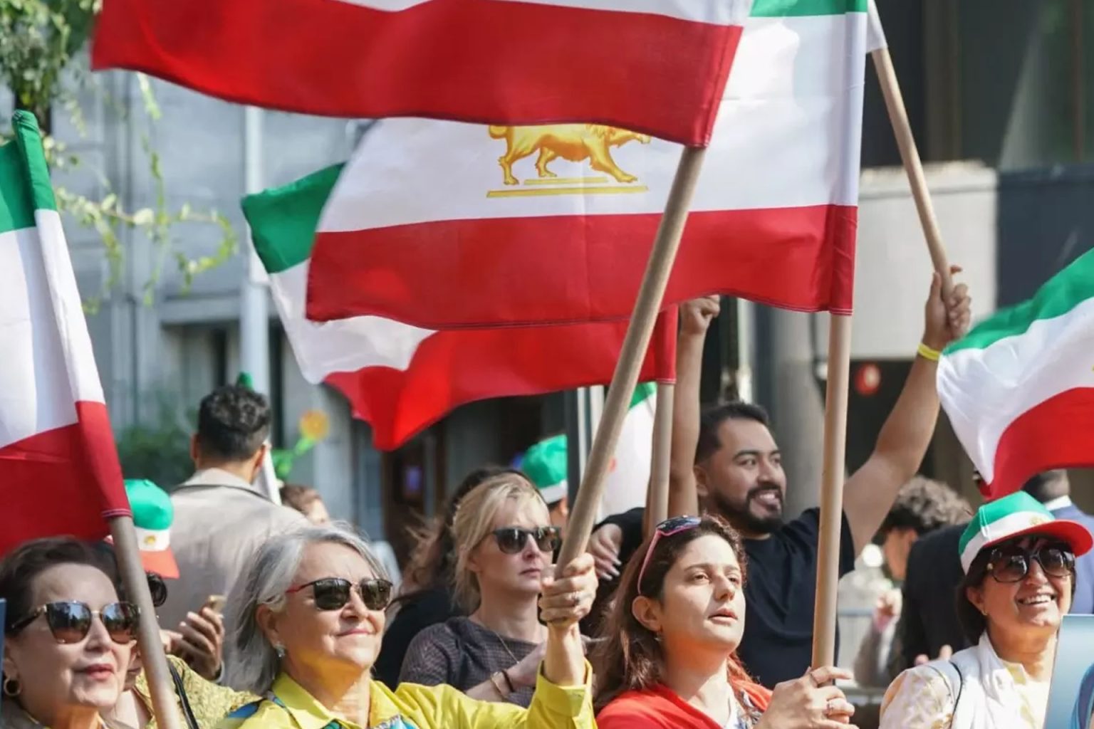 هكذا يُسكت الأميركيون الإيرانيون الموالون لإسرائيل مؤيدي فلسطين