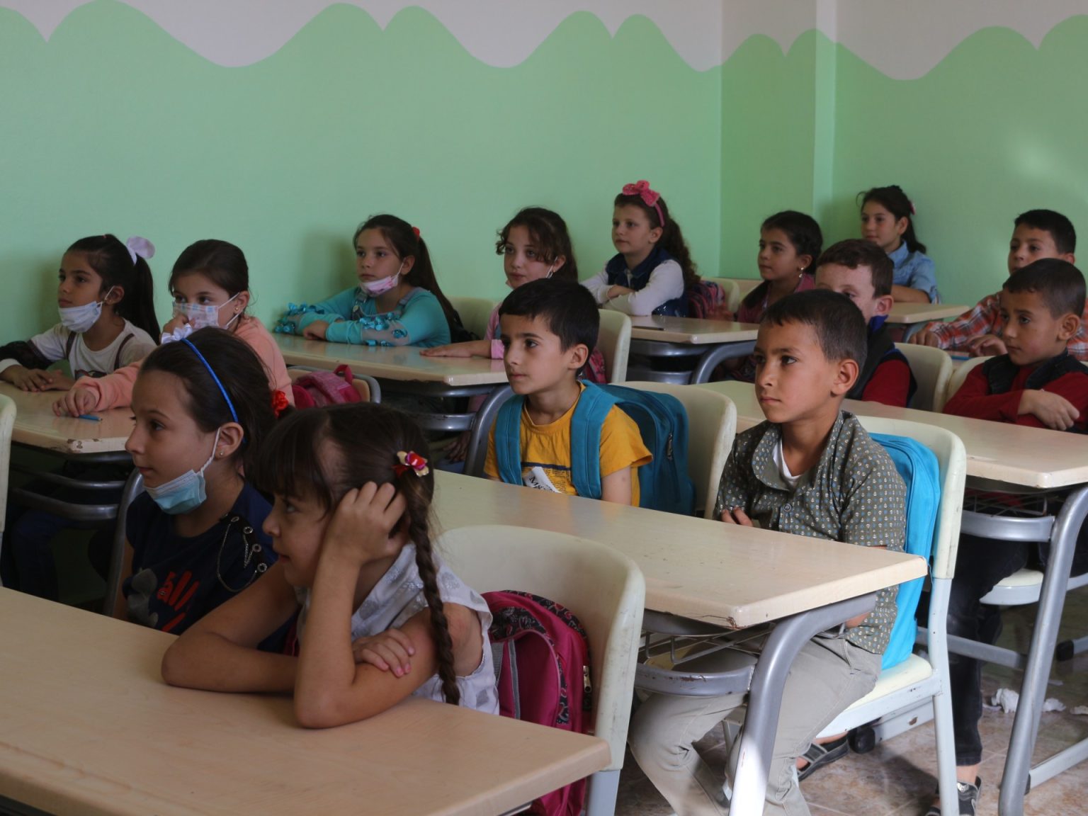 3 ملايين دولار تكلفة طباعته.. الكتاب المدرسي عزّ بشمال سوريا