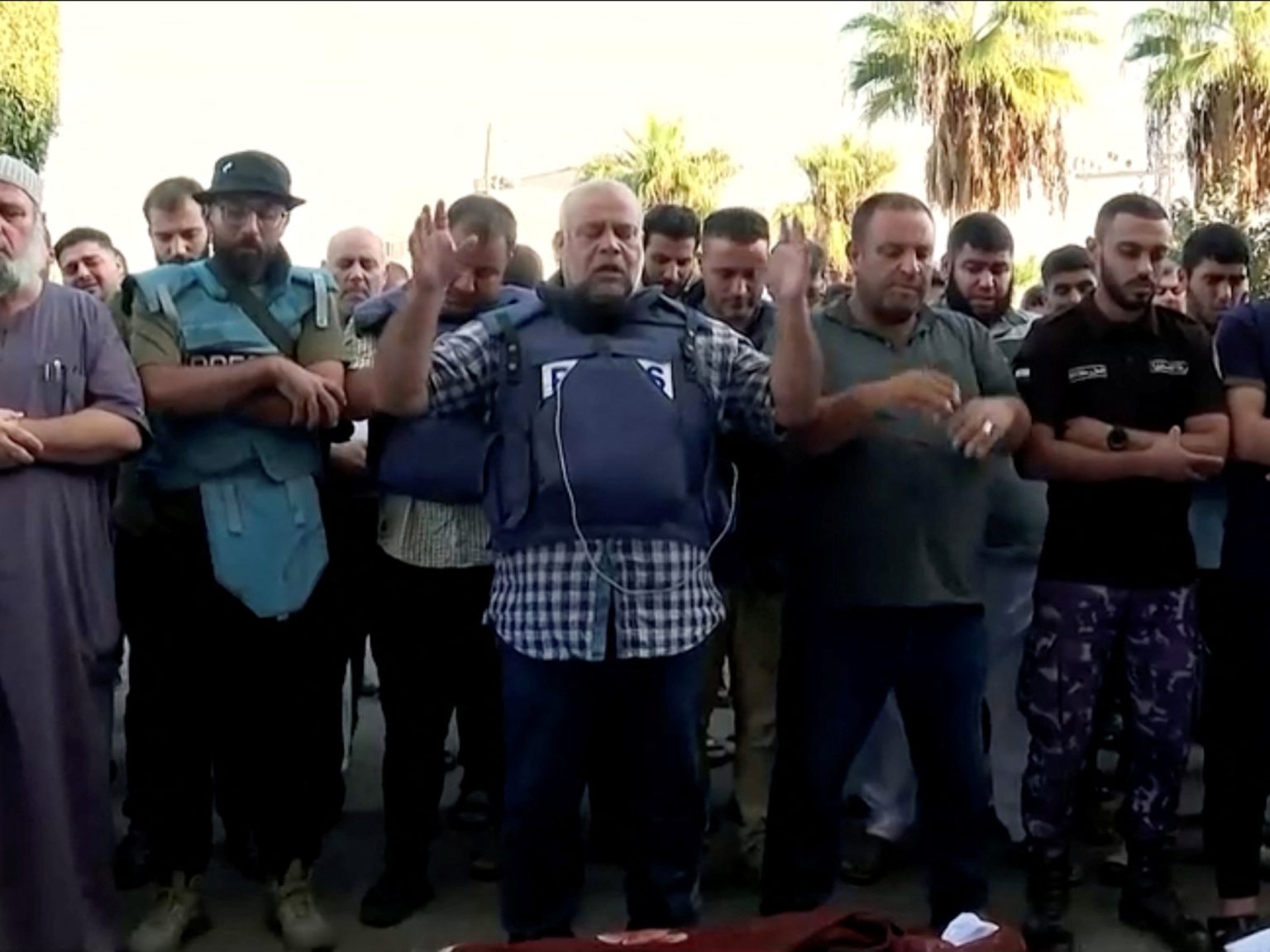 لوموند: وائل الدحدوح أصبح صوت المقهورين في غزة