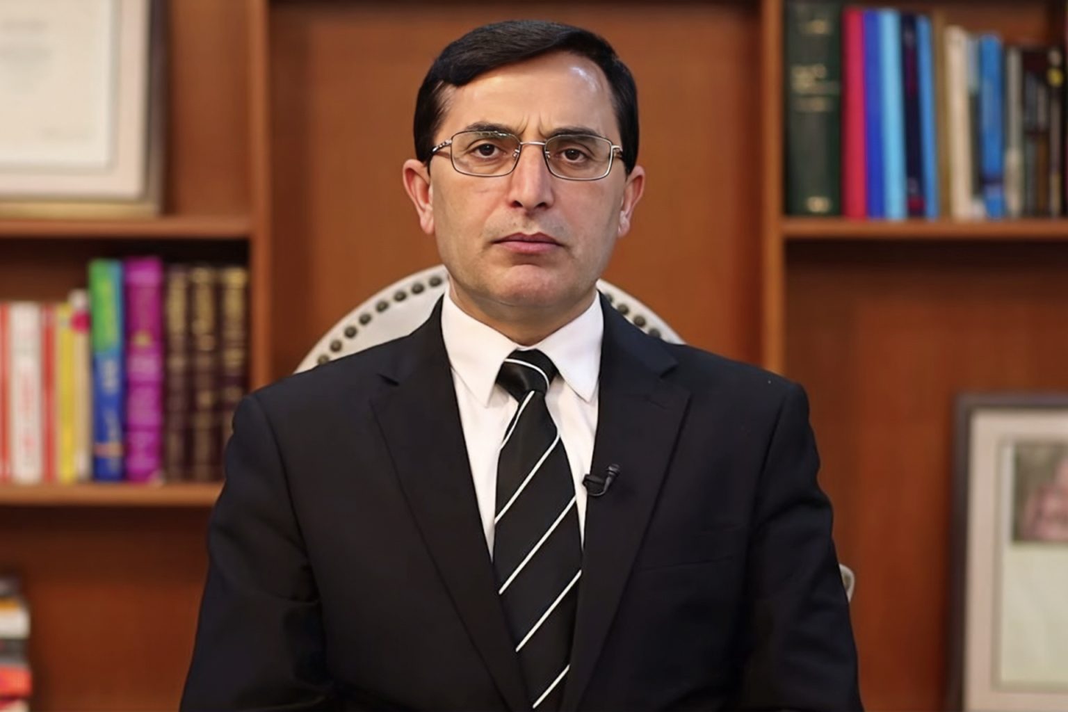 انتخاب رئيس جديد لحزب إنصاف الباكستاني خلفا لعمران خان