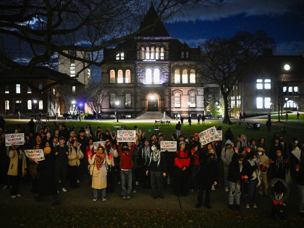 إدارة جامعة أميركية تنهي اعتصاما للطلاب يندد بحرب غزة