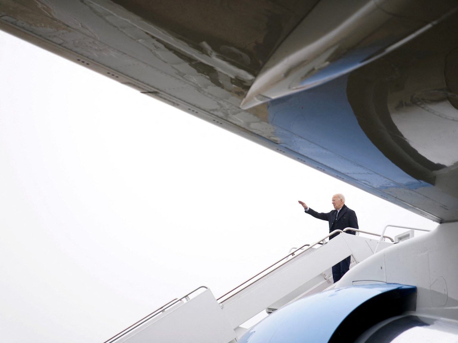 بلومبيرغ: 5 قضايا تقض مضاجع الأميركيين عام 2024