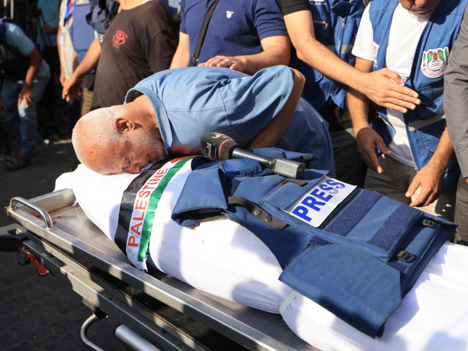 ميديا بارت: إسرائيل تسعى لقتل الصحفيين كي لا يوثقوا جرائمها