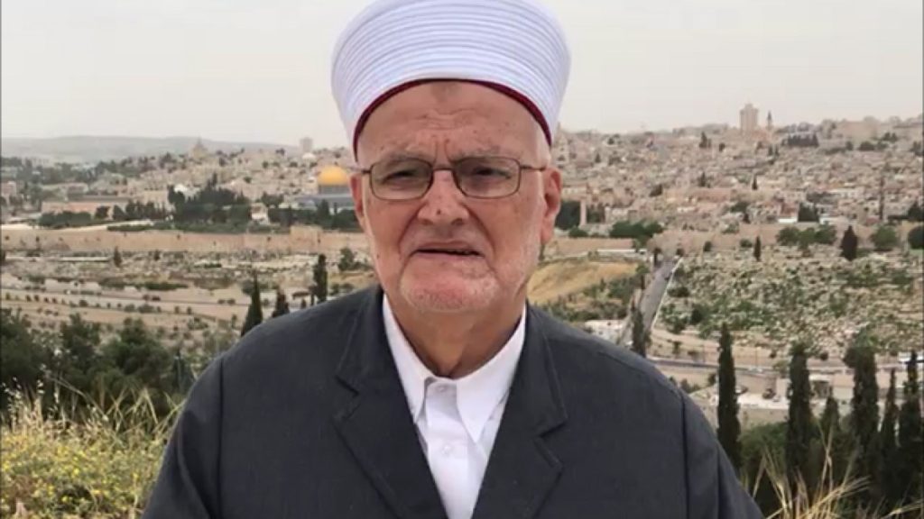 الشرطة الإسرائيلية تحقق مع الشيخ عكرمة صبري