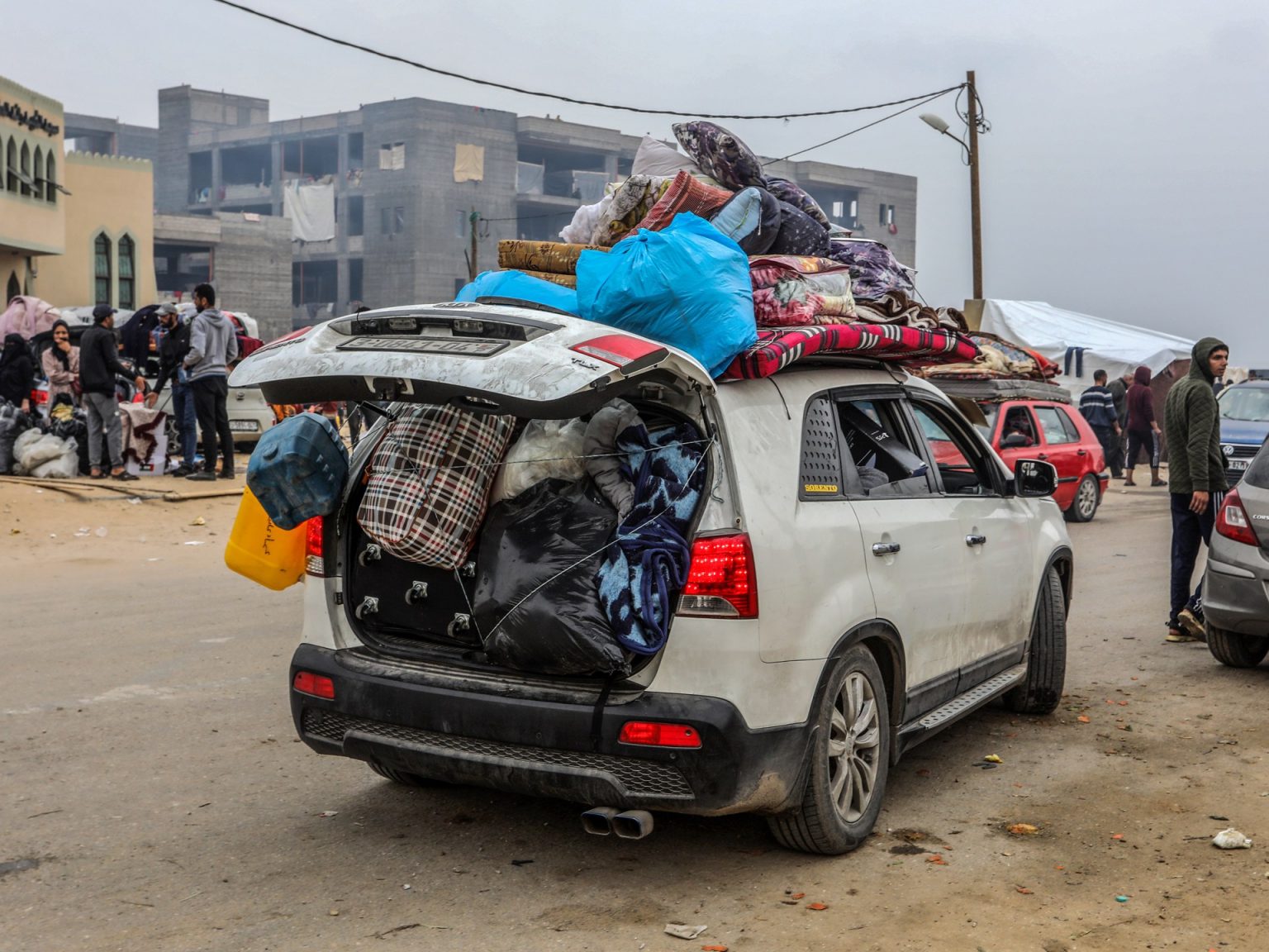 فكرة مشوهة وغير أخلاقية.. هآرتس: على نتنياهو أن يدرك أن “تهجير” أهل غزة لن يصبح خيارا مشروعا