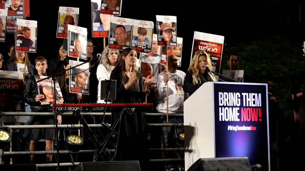 ذوو الأسرى والمحتجزين يطالبون نتنياهو بالعودة لطاولة التفاوض فورا