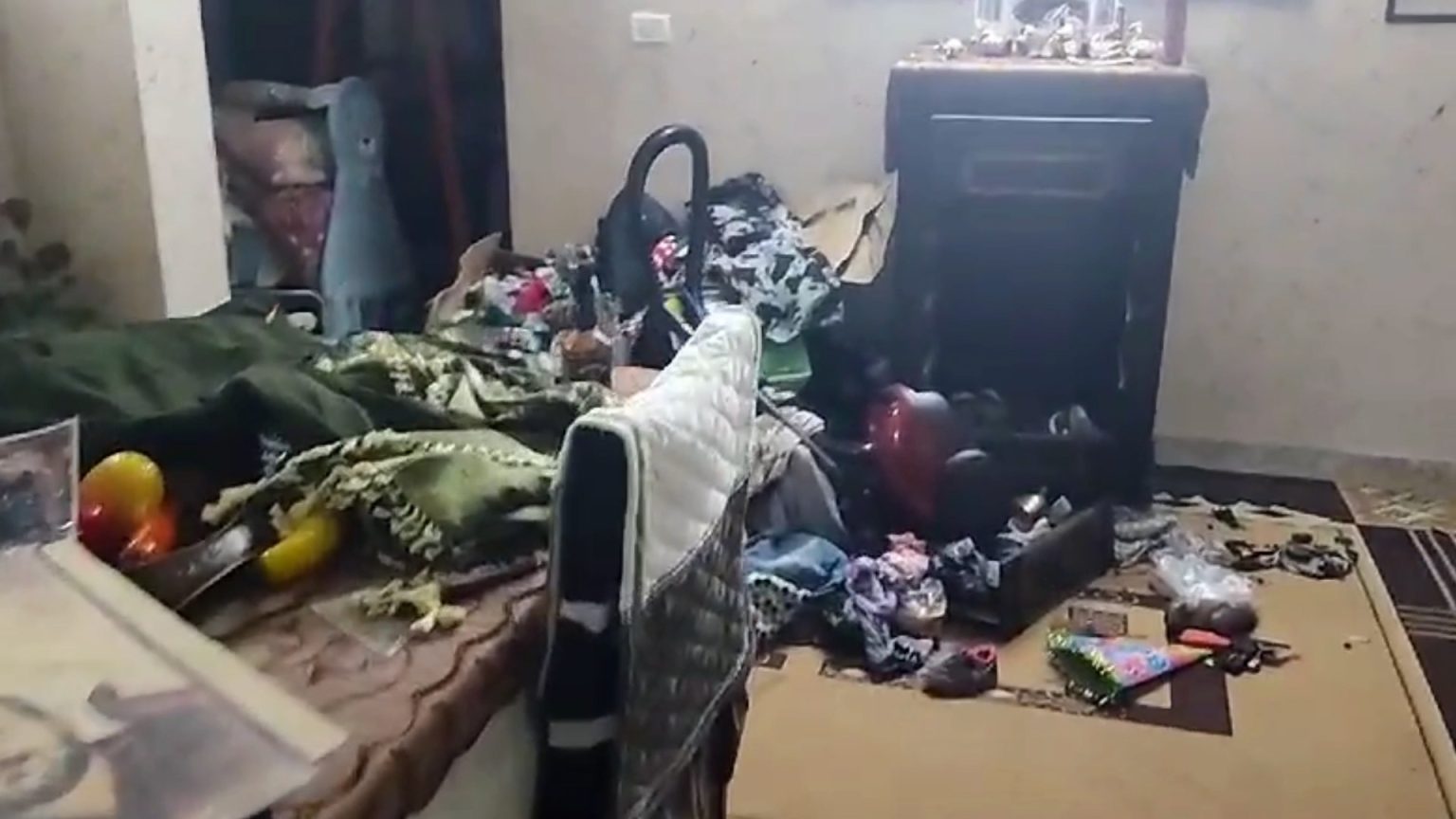 الاحتلال يستخدم نساء مخيم جنين دروعا بشرية لاعتقال الرجال