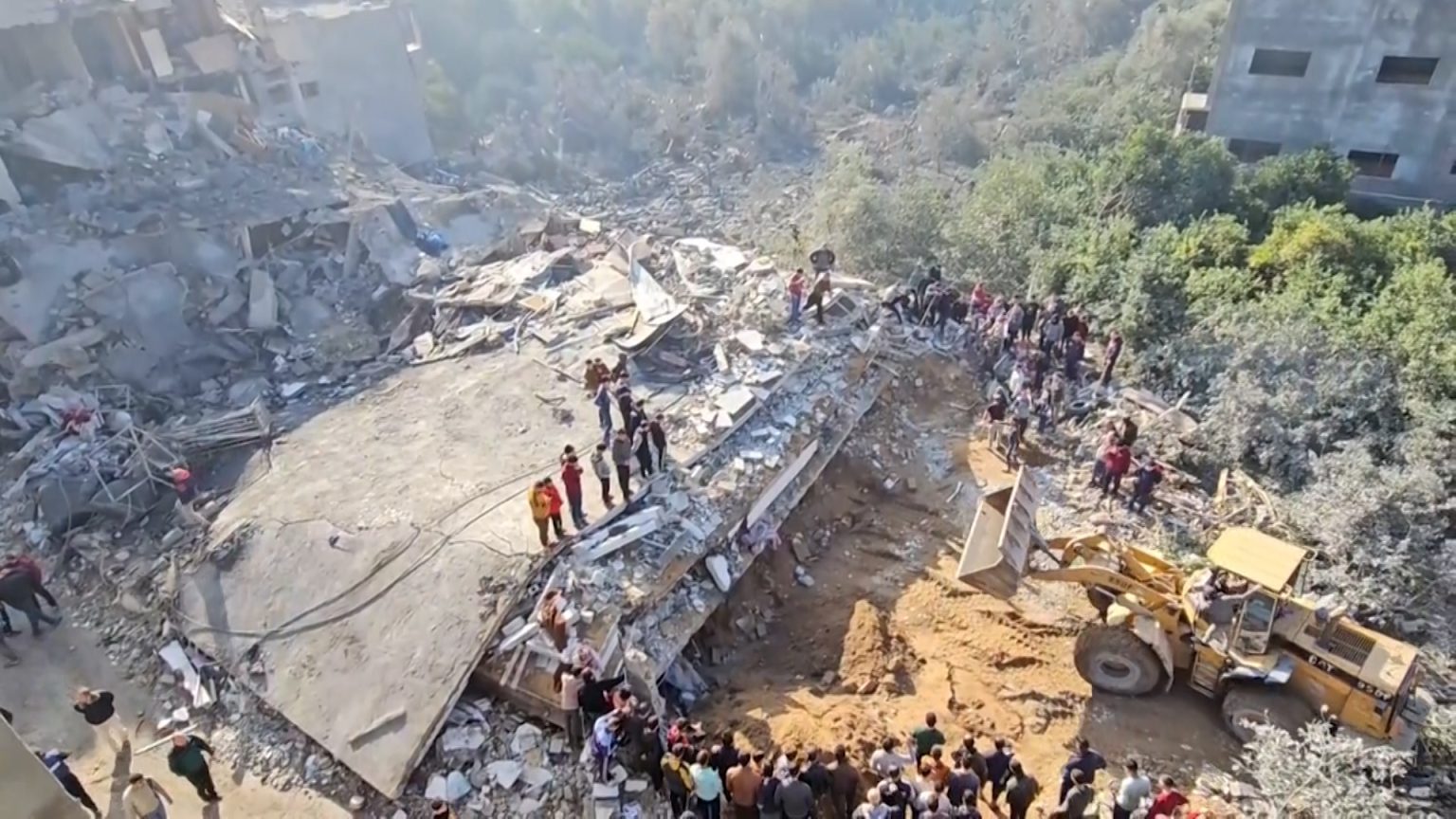 أكثر من 19 ألف شهيد وعمليات نوعية للمقاومة في غزة وخان يونس