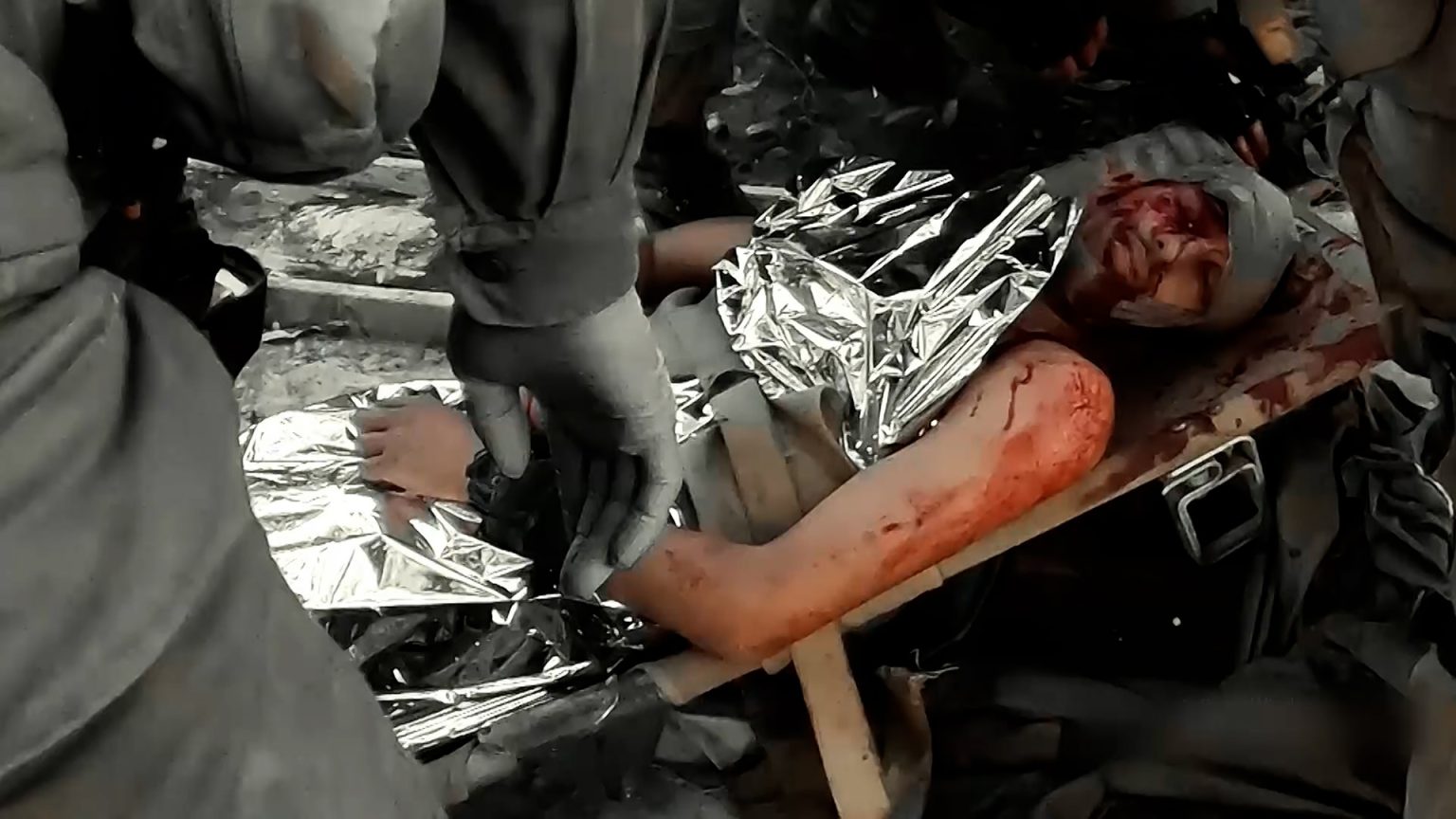 القسام يضرب آليات وقوات راجلة ومتحصنة ويبث مشاهد سحب آليات ونقل قتلى