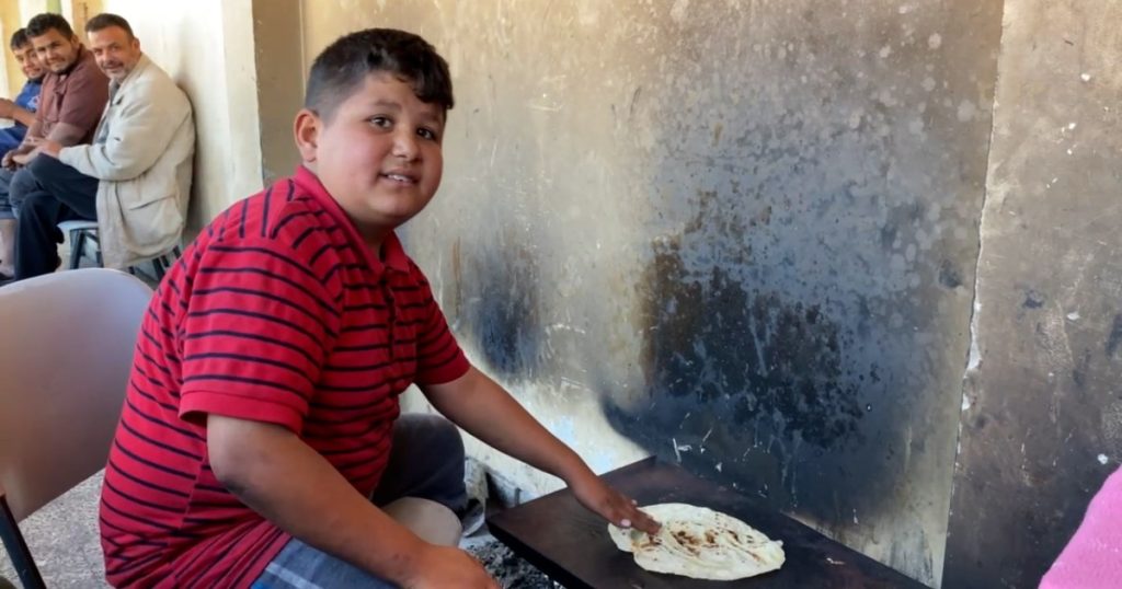 الحرب تلقي بقسوتها على أطفال النازحين برفح