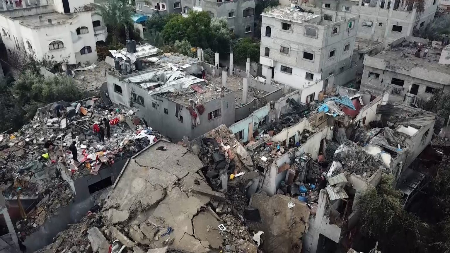 رقعة شطرنج بشرية.. مسؤولة أممية تتجول بغزة وتعلق على الوضع الإنساني