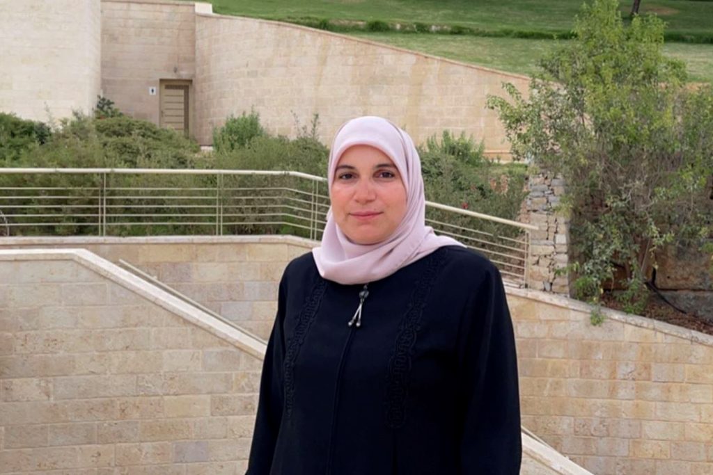 الأسيرة المحررة لمى خاطر: هكذا تعامل الأسيرات بسجون إسرائيل