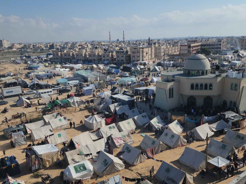 المواصي وجهة النازحين من غزة.. رحلة نحو الأمان المفقود