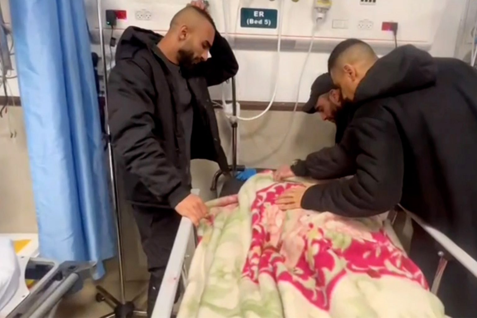 يستبيحون كل شيء.. ليبراسيون: اغتيال ثلاثي في مستشفى بجنين