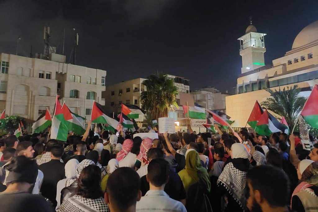 عمّان.. الأردنيون ينعون العاروري ويطالبون بالرد على الاحتلال