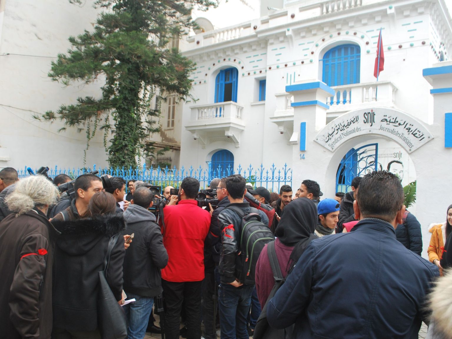تكتفي بإصدار البيانات.. أين المنظمات الحقوقية بتونس من اعتقال الصحفيين؟