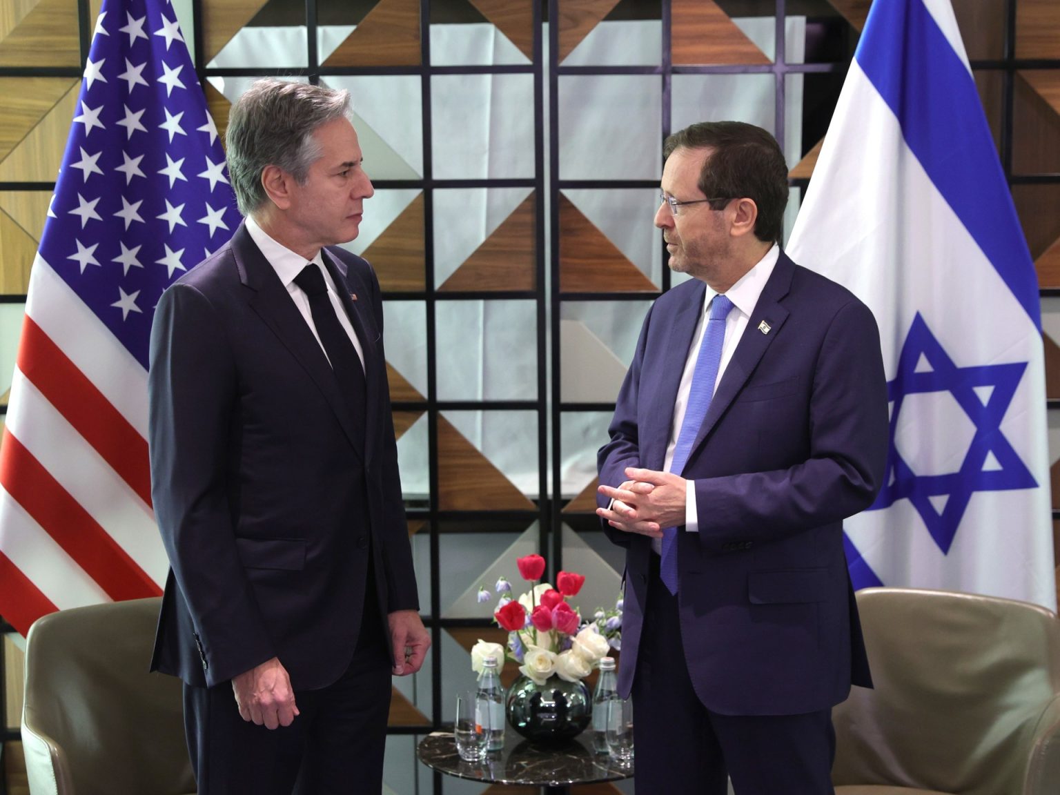 بلينكن يبحث في إسرائيل مستقبل الحرب وتل أبيب تتجه لتقليص العمليات بغزة