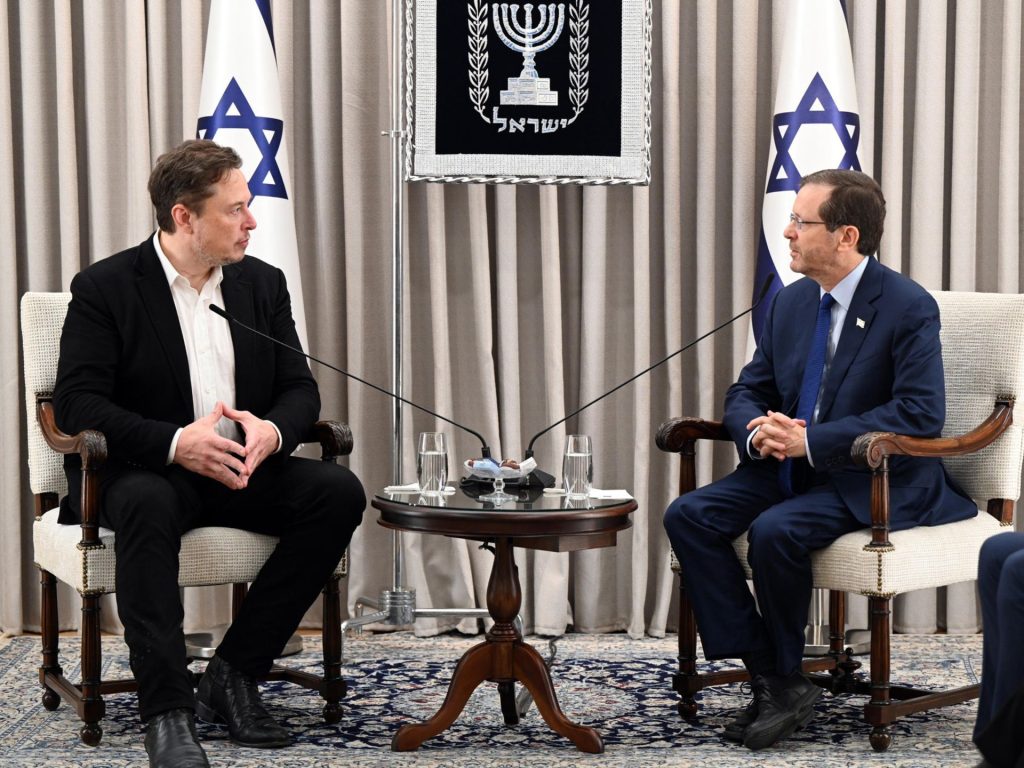 حرب أخرى.. حسابات وهمية لدعم السردية الإسرائيلية