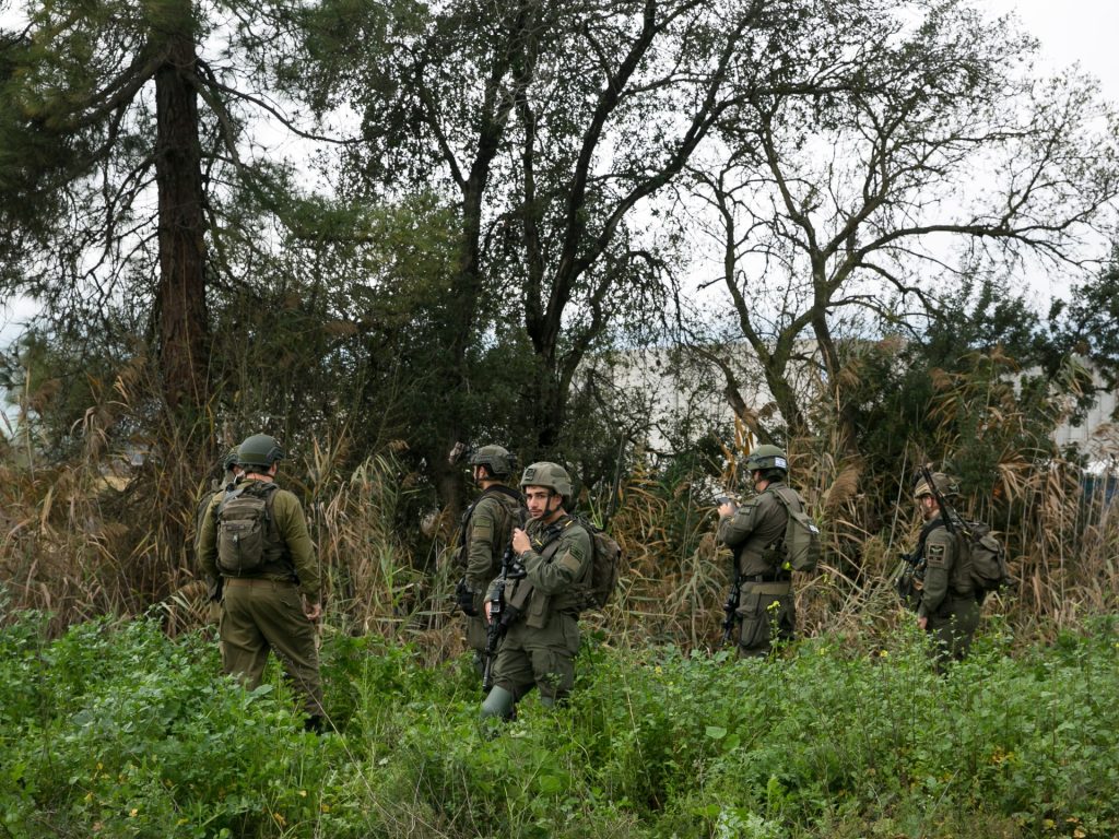 حزب الله يستهدف ثكنة إسرائيلية والاحتلال يقصف بلدات بجنوب لبنان