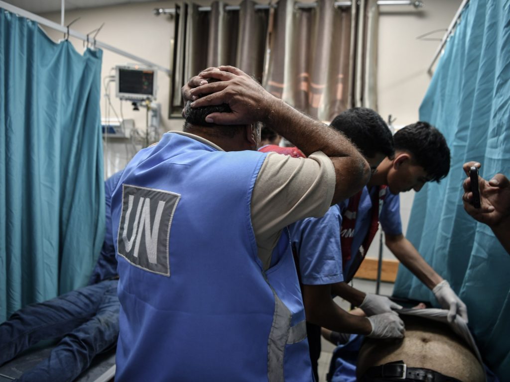 إسرائيل تعتقل عاملين بالأونروا خلال نزوحهم إلى مدينة رفح