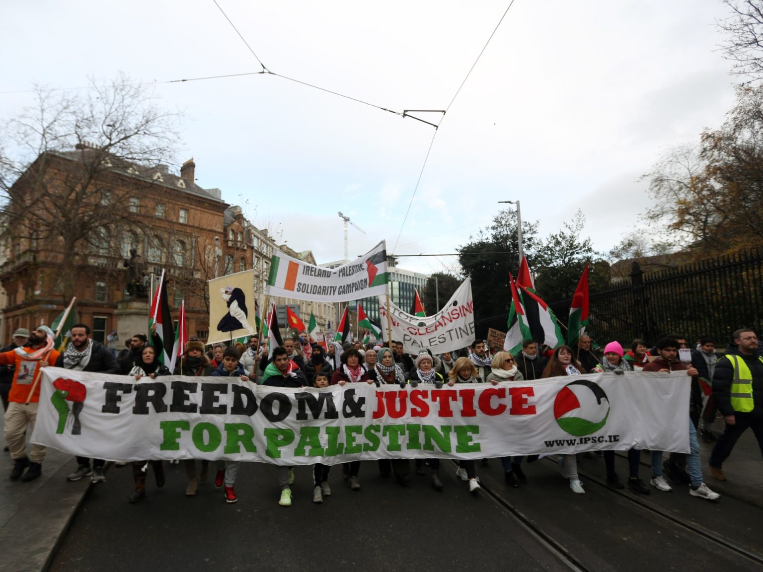 هل تنضم أيرلندا لجنوب أفريقيا فى دعواها ضد إسرائيل؟