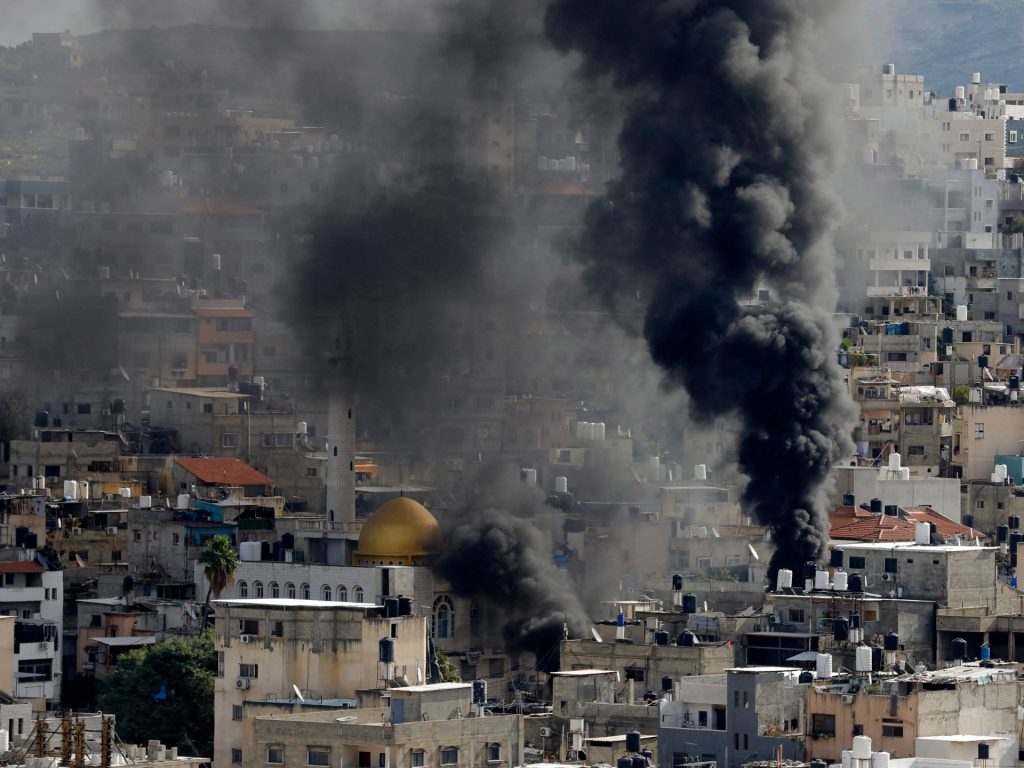 إصابات بقصف إسرائيلي جديد على طولكرم والاحتلال يواصل اعتقالاته بالضفة