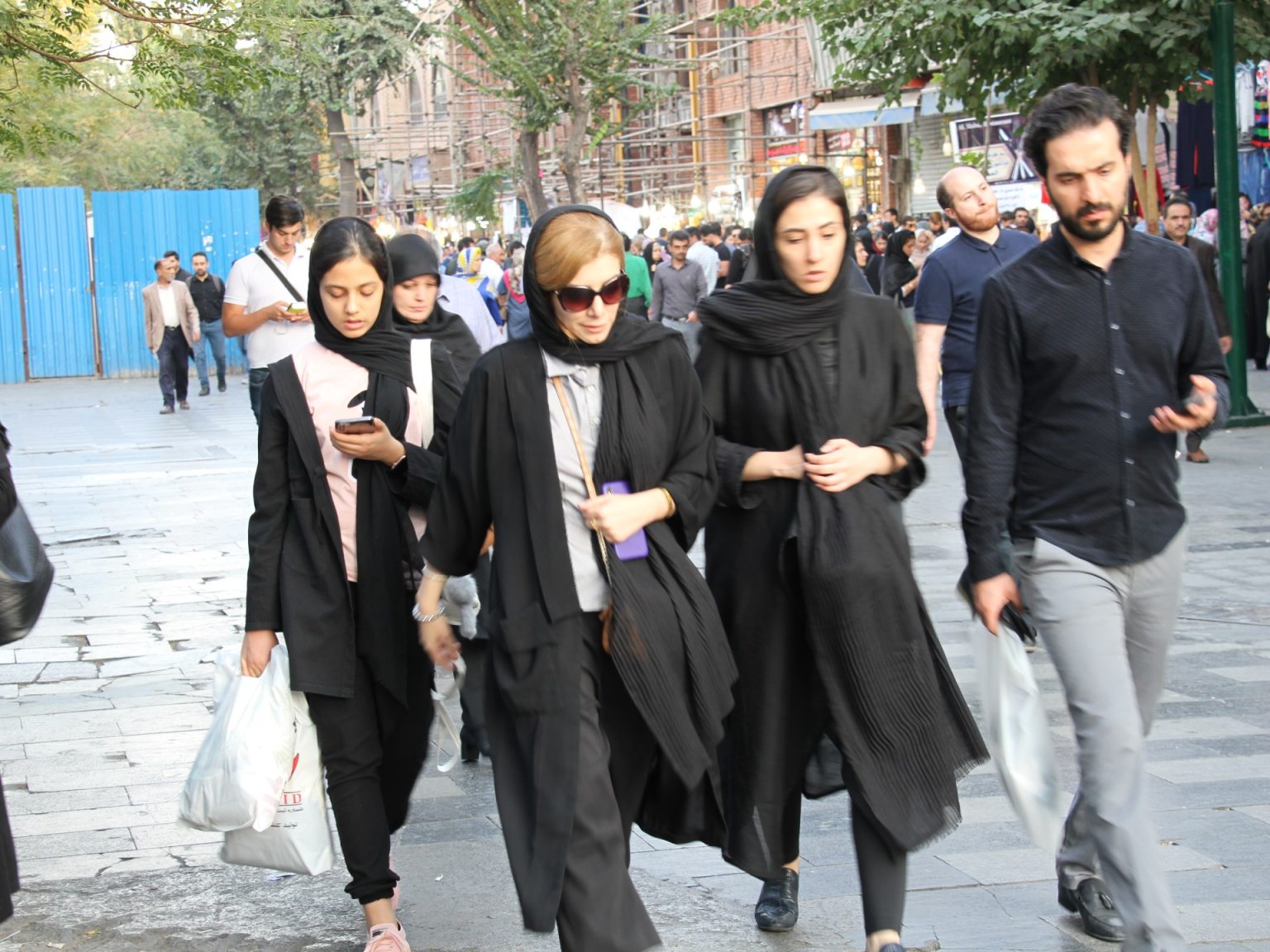 إيران.. السماح بعودة الفنانين المغتربين يفتح نقاشا واسعا