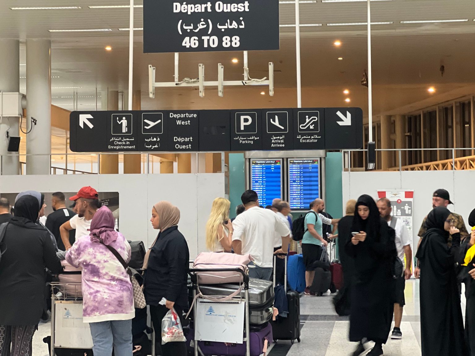 لبنان بلا أمن سيبراني.. هل إسرائيل وراء اختراق مطار بيروت؟