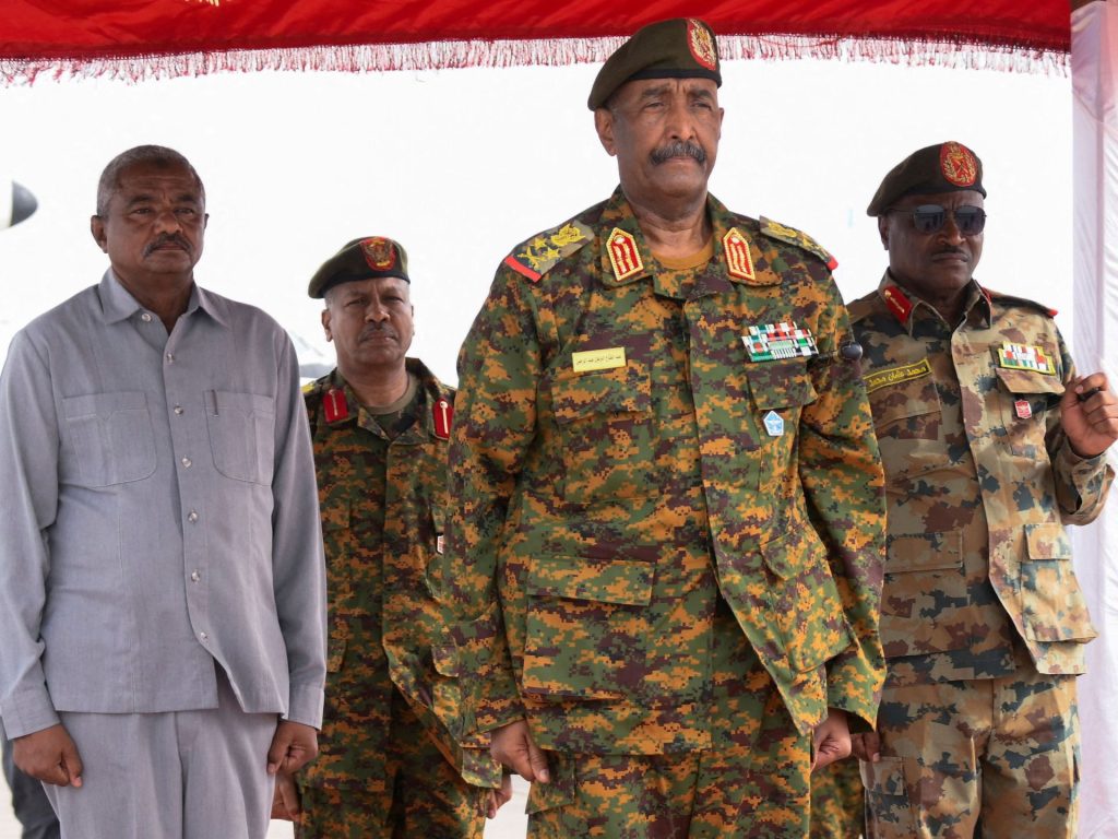 البرهان: لن نفاوض أحدا خارج السودان ومبادرات “إيغاد” لا تعنينا