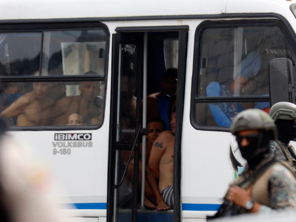 الإكوادور تعتقل العشرات عقب مهاجمة عصابات لأحد المستشفيات