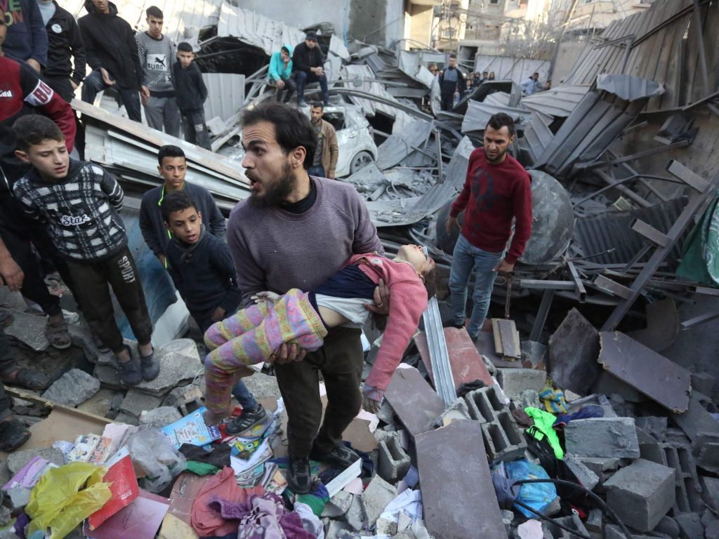 هكذا تستخدم إسرائيل تهمة الدروع البشرية وسيلة لقتل الفلسطينيين