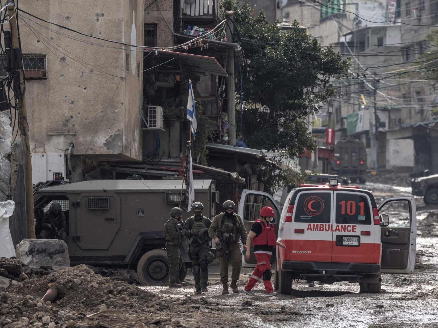 في الضفة الغربية “دقائق ثمينة” تضيع قبل الوصول إلى الرعاية الطبية